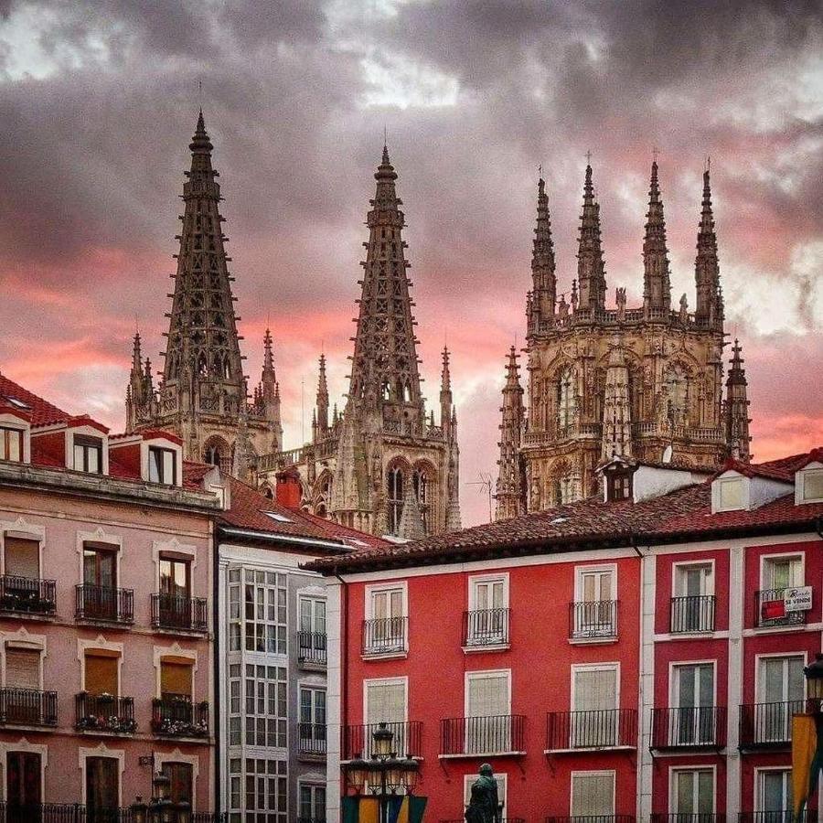 Vivienda En Perfecta Ubicacion Al Lado De La Catedral De Burgos Atuaire Apartment Luaran gambar