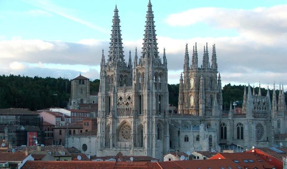 Vivienda En Perfecta Ubicacion Al Lado De La Catedral De Burgos Atuaire Apartment Luaran gambar